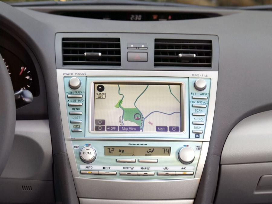 Детали интерьера Toyota Camry XLE 2006 года  (NA) (фото 19 из 46)